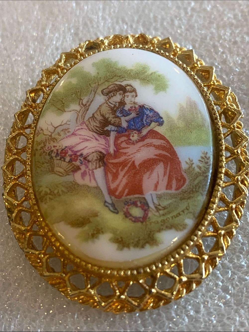 Vintage Fragonard Courting Couple Porcelain Cameo Brooch with Gold-Tone Filigree